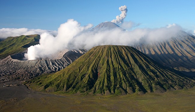 10 Gambar Gunung Bromo Terletak di Alamat, Sejarah Meletus 